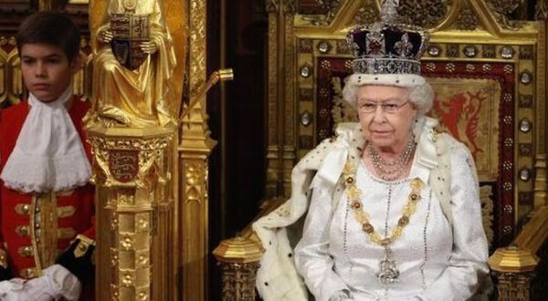 Kraliçe Elizabeth parlamentonun açılışına katılamıyor