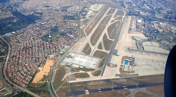 İşler durumda olan Atatürk Havalimanı'nın yıkılması