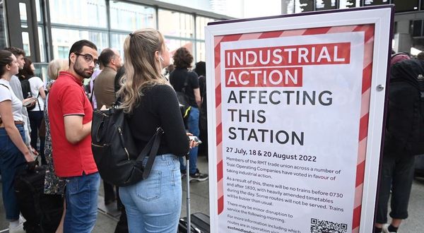 İngiltere’de trenler çalışmıyor, büyük grev