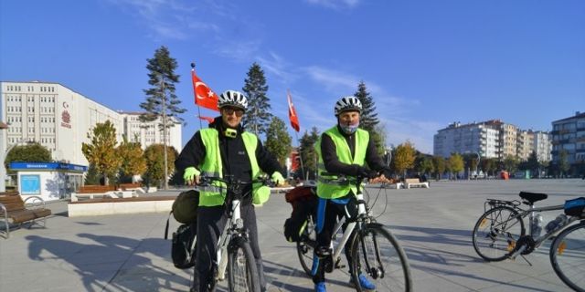 Atatürk'e saygı için Samsun'dan Ankara'ya pedal çeviren bisikletliler Çorum'u geçti, İlkadım'dan Son Yolculuğa