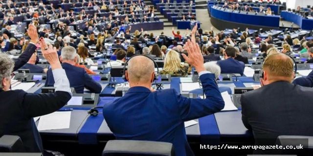 Avrupa Parlamentosu terör paylaşımlarının internetten bir saatte kaldırılmasına onay verdi