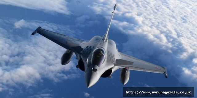 Fransa ile Mısır'ın 30 Rafale savaş uçağı satma konusunda anlaşmaya vardığı bildirildi