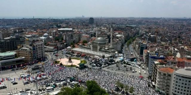 Taksim'de yapılan camide Erdoğan'ın da katıldığı ilk cuma namazı