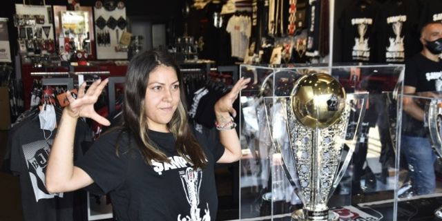 Beşiktaş'ın şampiyonluk kupası ile Ziraat Türkiye Kupası Muğla'nın Bodrum ilçesine getirildi.