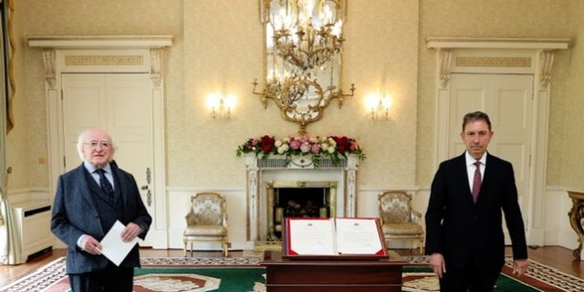 Dublin Büyükelçisi Olcay'dan İrlanda Cumhurbaşkanı Higgins'e güven mektubu