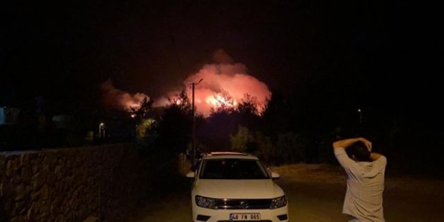 Muğla'nın Fethiye ilçesinde ormanlık alanda çıkan yangına müdahale ediliyor
