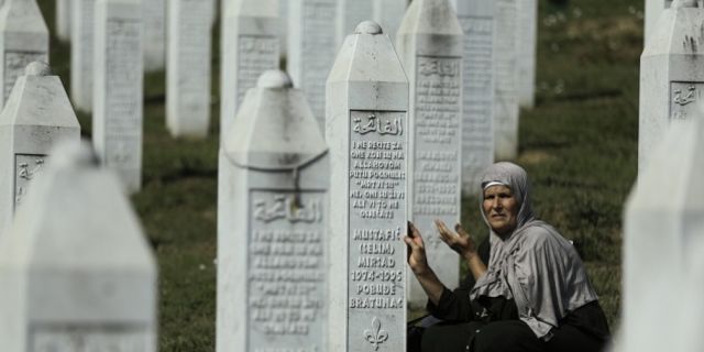 Srebrenitsa Soykırımı ! 19 kurban daha Potoçari Anıt Mezarlığı'na defnedildi