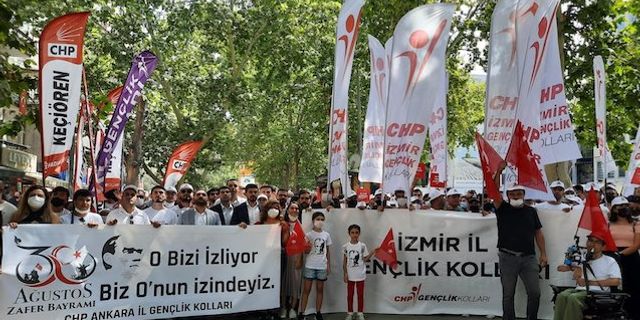 Atatürk ve silah arkadaşları için Güvenpark'tan Anıtkabir'e anma yürüyüşü