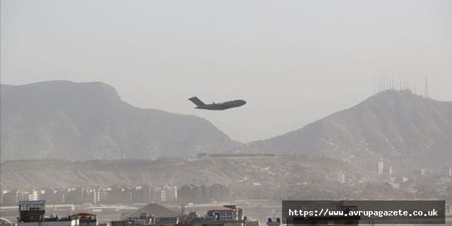 İngiltere, Afganistan'dan yaptığı tahliyeleri gerçekleşen son uçuşla tamamladı
