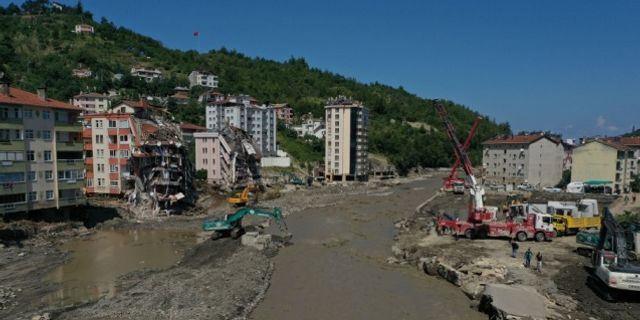 Bozkurt ilçesindeki Ezine Çayı üzerine seyyar köprü inşa ediliyor