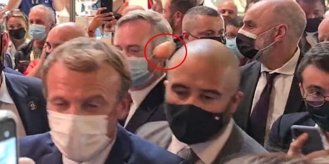 Macron, Lyon kentinde bir fuar ziyaretinde yumurtalı saldırıya uğradı.