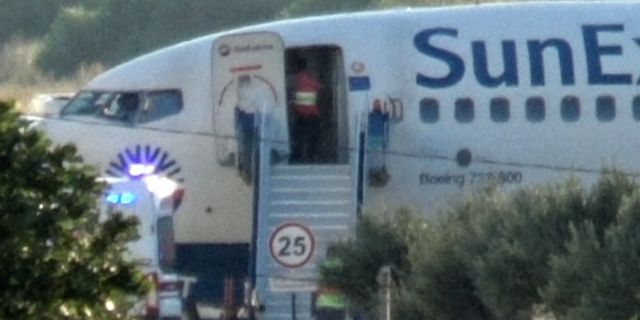Berlin'den İzmir'e giden yolcu uçağı, yolcunun rahatsızlanması nedeniyle Balıkesir Havalimanı'na zorunlu iniş yaptı.