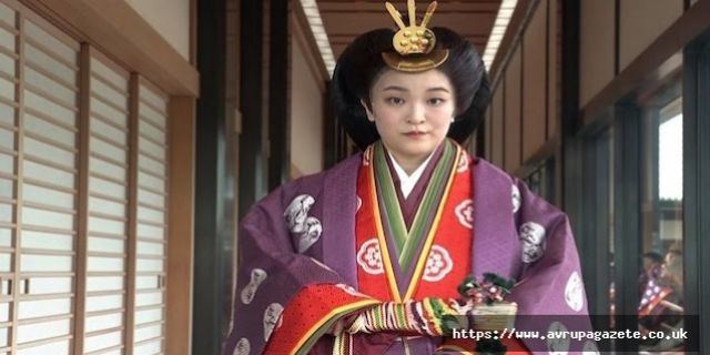 Japon Prenses Mako, evliliği öncesi, amcası Japonya İmparatoru Naruhito tarafından kabul edildi.