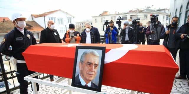 Ankara'da vefat eden eski İçişleri Bakanı Hasan Fehmi Güneş'in cenazesi toprağa verildi