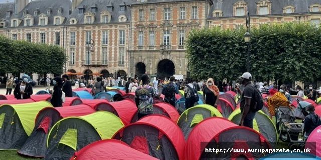 Belçika'nın başkenti Brüksel'de tırmanan evsiz sorununa dikkati çekmek için 1 geceyi sokakta geçirme kampanyası