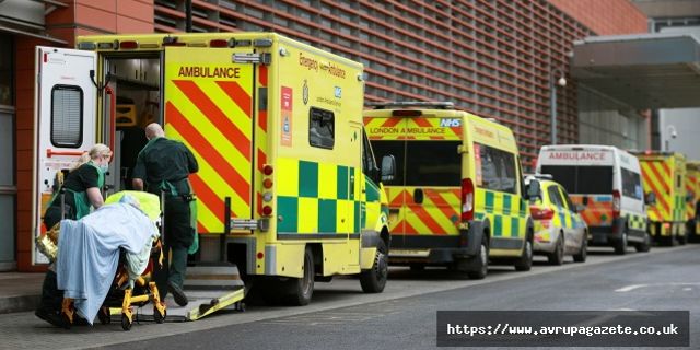 İngiltere'de şok ! Hastalar hastane önünde beklerken ölüyor ! İngiliz medyası yazdı, bu kahredici bir rapor