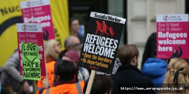 İngiltere'nin başkenti Londra'da, Polonya'nın mülteci politikası protesto edildi