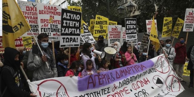 Yunanistan’da silahlanma karşıtı sloganlar ! 17 Kasım anma yürüyüşünde protestolar