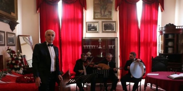 Balkan, konserde Atatürk'ün kendi sesinden kaydedilen Selanik türküsüne ait kaydı dinlettirdi