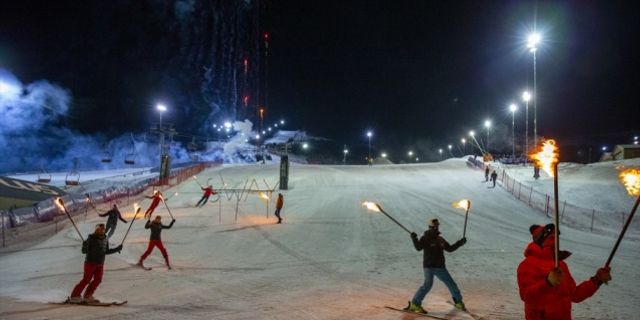 Dünyanın sayılı kayak merkezleri arasında yer alan Palandöken'de yeni yıl coşkuyla kutlandı.