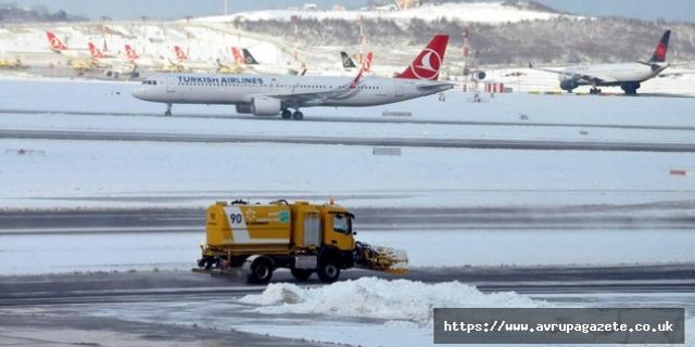 İstanbul Havalimanı'nda bir pistin açılmasının ardından, diğer pistler için de hazırlıklar sürüyor