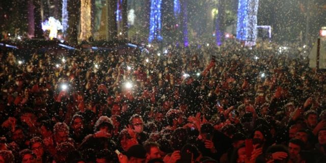 Marmaris, Bodrum ve Fethiye'de insanlar havai fişek, ses ve ışık gösterileriyle 2022'ye merhaba dedi