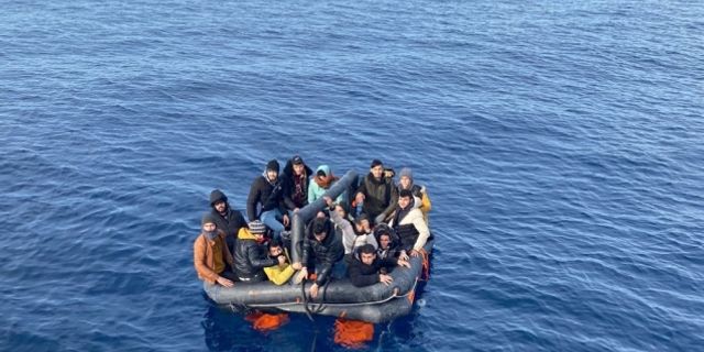 Bodrum ve Datça ilçelerinde Yunanistan unsurlarınca Türk kara sularına itilen 77 düzensiz göçmen karaya çıkarıldı.