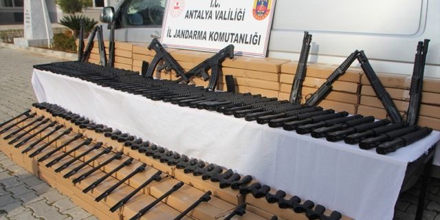 Antalya'da silah kaçakçılığı iddiasıyla 2 şüpheli gözaltına alındı