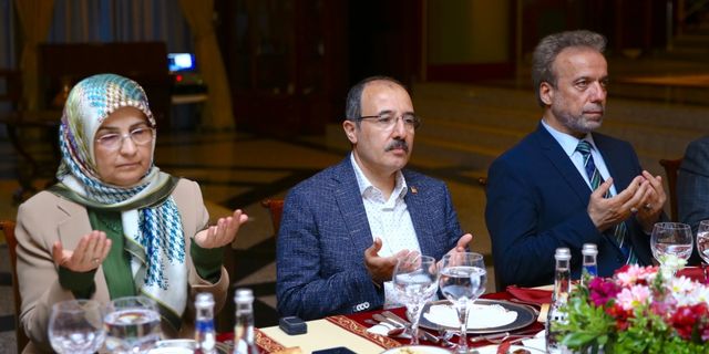 Türkiye'nin Bakü Büyükelçiliğinde Türkler iftar açtı