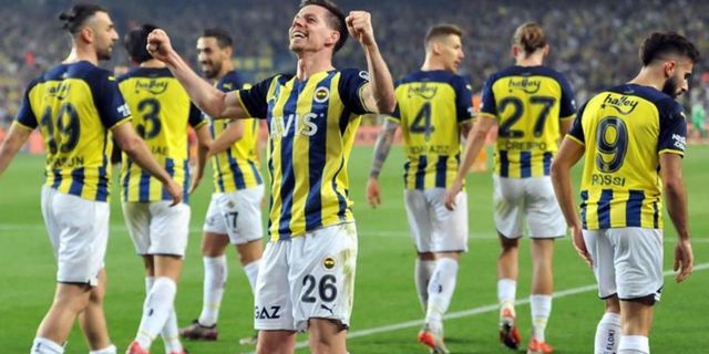 Galatasaray, Kadıköy'de derbide Fenerbahçe'ye yenildi