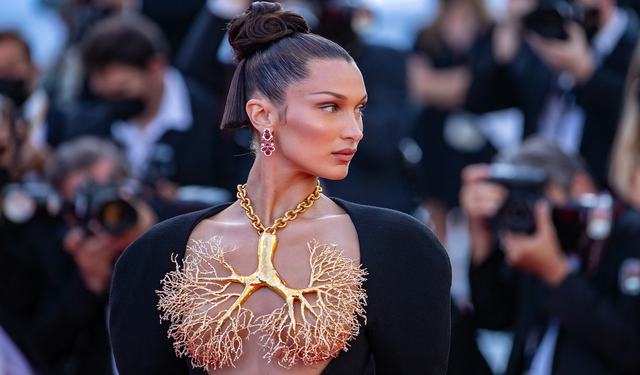 Ünlü model Bella Hadid Adidas reklamından çıkarıldı