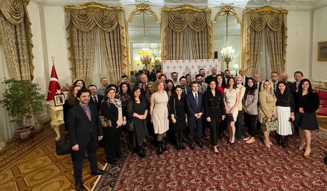 İngiltere'deki Türk doktorlar büyükelçilikte Tıp Bayramını kutladı