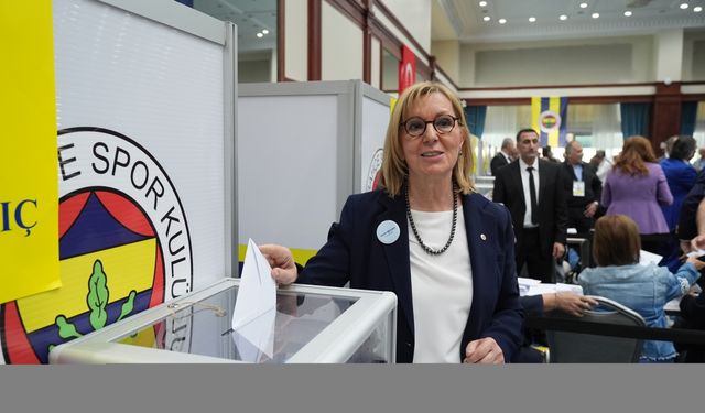 Fenerbahçe'de Başkan adayları Sevil Becan, Nihat Tokat ve Şekip Mosturoğlu, oylarını kullandı