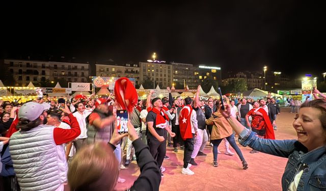 İsviçre Cenevre'deki Türkler'den çılgınca kutlama