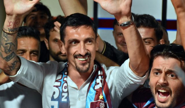 Karadağlı futbolcu Stefan Savic, transfer görüşmeleri için Trabzon'a geldi