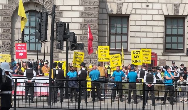 Monarşi karşıtları Kral Charles'ı protesto etti