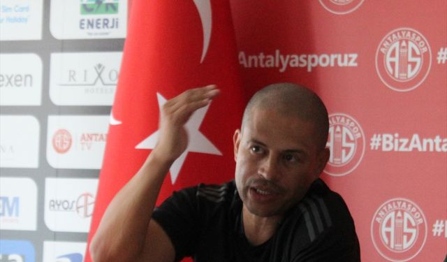 Alex, Antalyaspor'un "profilini" değiştirecek oyuncular istiyor