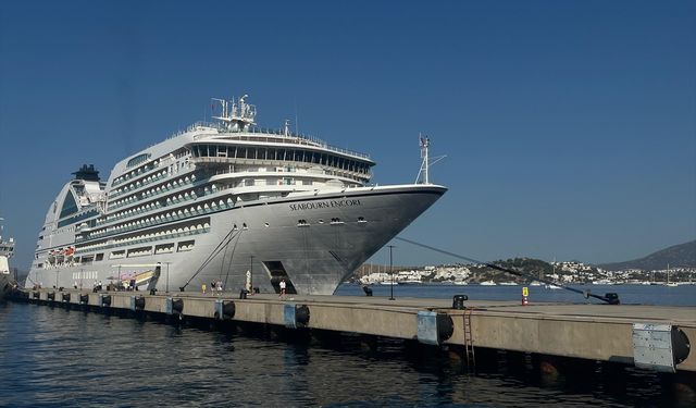 Bodrum'a "Seabourn Encore" kruvaziyeri 571 yolcu getirdi