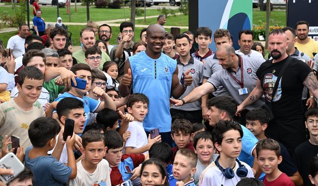 Trabzonsporlu Nwakaeme futbol festivalinde