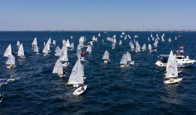 Yelkencilerden Marmara'da unutulmaz görsel şölen