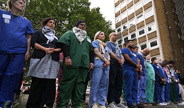 İngiliz sağlık çalışanlarından Gazze protestosu