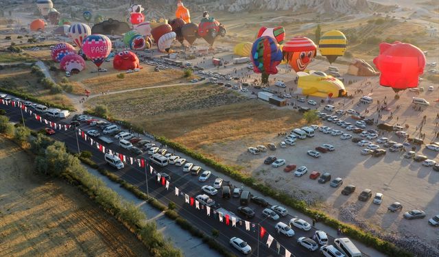 Kapadokya'da balonlar gökyüzünü süsledi