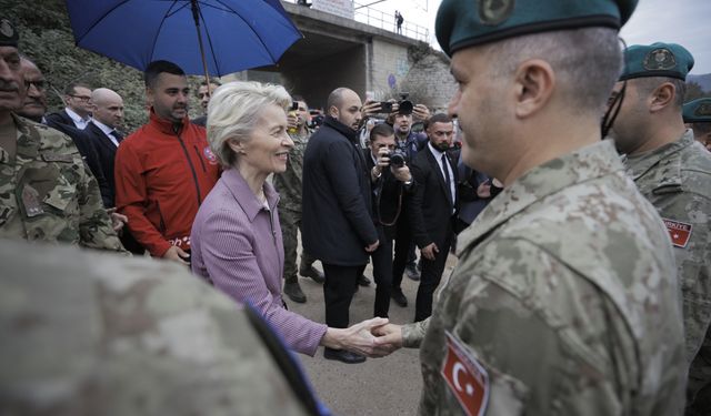 AB Komisyonu Başkanı von der Leyen, Bosna Hersek'te sel felaketi yaşanan bölgeyi ziyaret etti