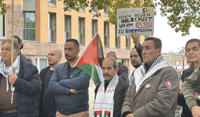 Almanya'da, İsrail'in sivillere saldırılarını meşrulaştıran Bakan Baerbock protesto edildi