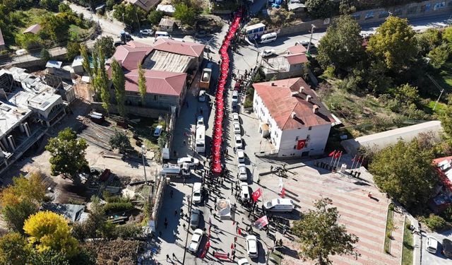 Çukurca'da "Bayrak Yürüyüşü" yapıldı