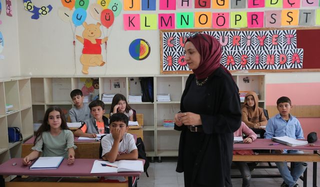 Eda öğretmen canlandırmalı eğitimlerle dersleri eğlenceli hale getiriyor