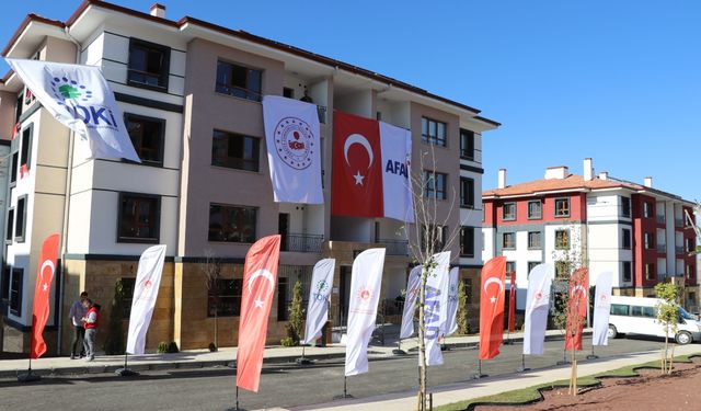 Elazığ'da 569 deprem konutu için kura çekildi