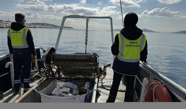 İstanbul'da deniz yüzeyi temizleme çalışması gerçekleştirildi