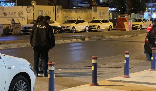 İzmir'de çıkan kavgada bıçakla yaralanan kişi ağır yaralandı