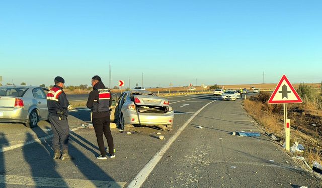 Kırıkkale'de devrilen otomobildeki 2 kişi öldü, 3 kişi yaralandı